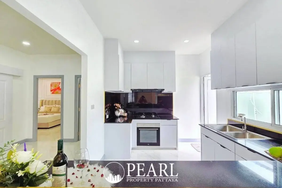 4 Bedroom House for Sale in Baan Suan Suwattana Phase 2 elegant dining area