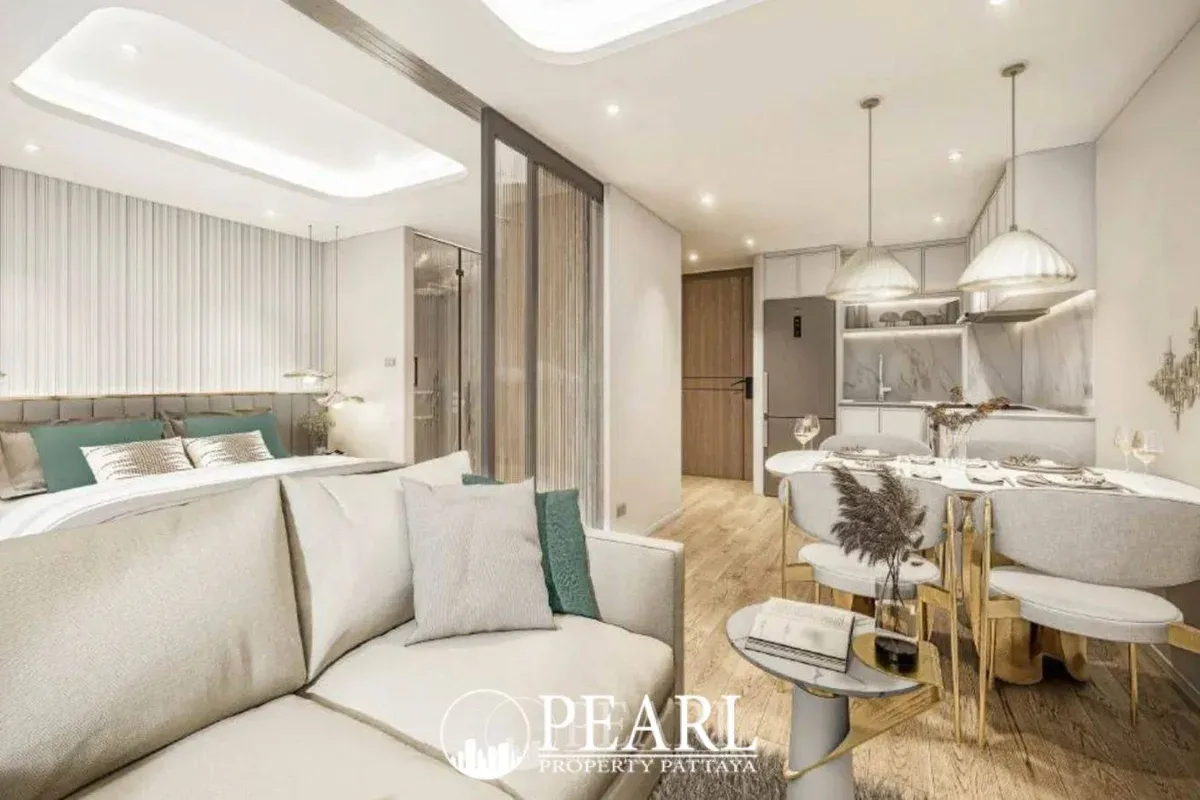 1 Bedroom Condo for Sale in Seaspire Jomtien spacious bedroom with king-size bed