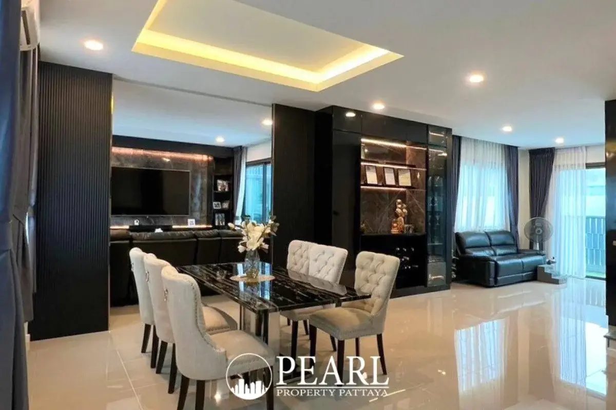 3 Bedroom House for Sale in Patta Ville modern kitchen with island