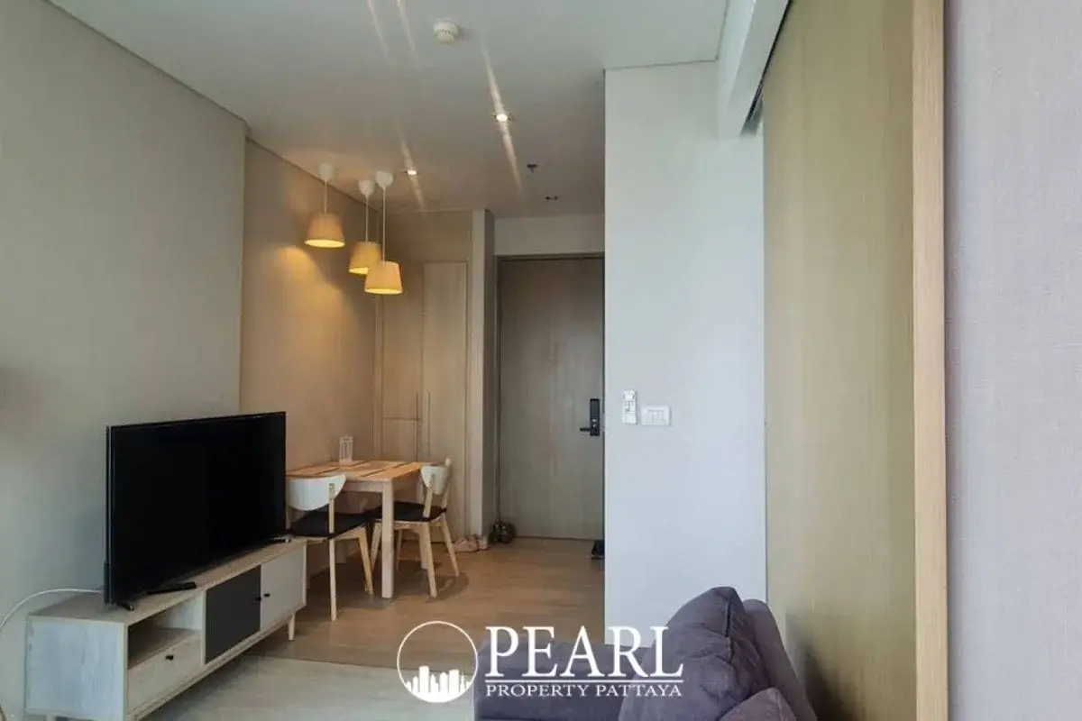 1 Bedroom Condo for Sale in Veranda Residence Pattaya bedroom with bed