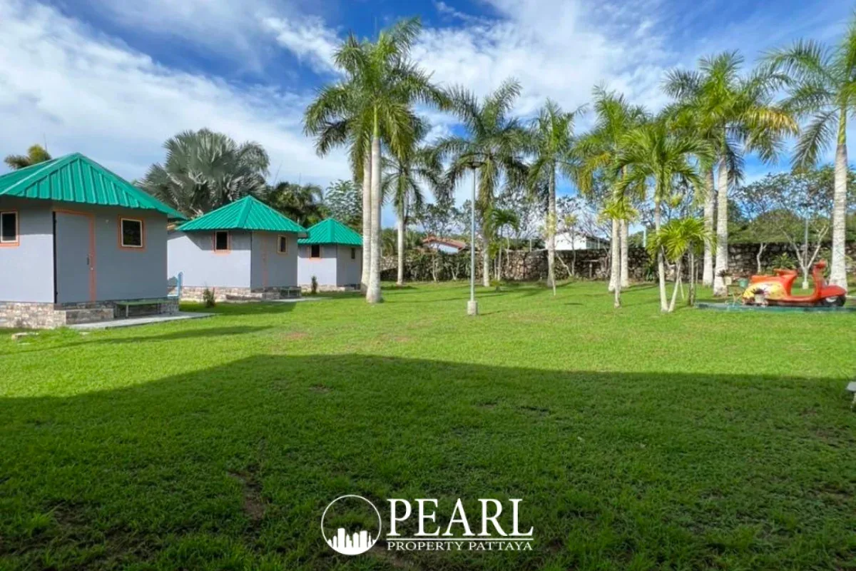 8 Bedroom House for Sale in Umino villa Bang Saray luxurious master bedroom