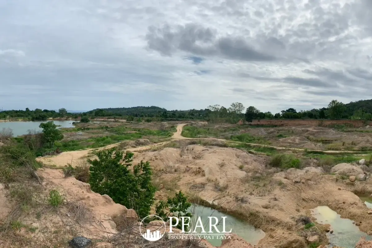 Land for Sale in L Pattaya with road access