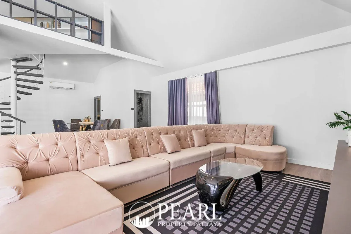 3 Bedroom House for Sale in East Pattaya landscaped garden