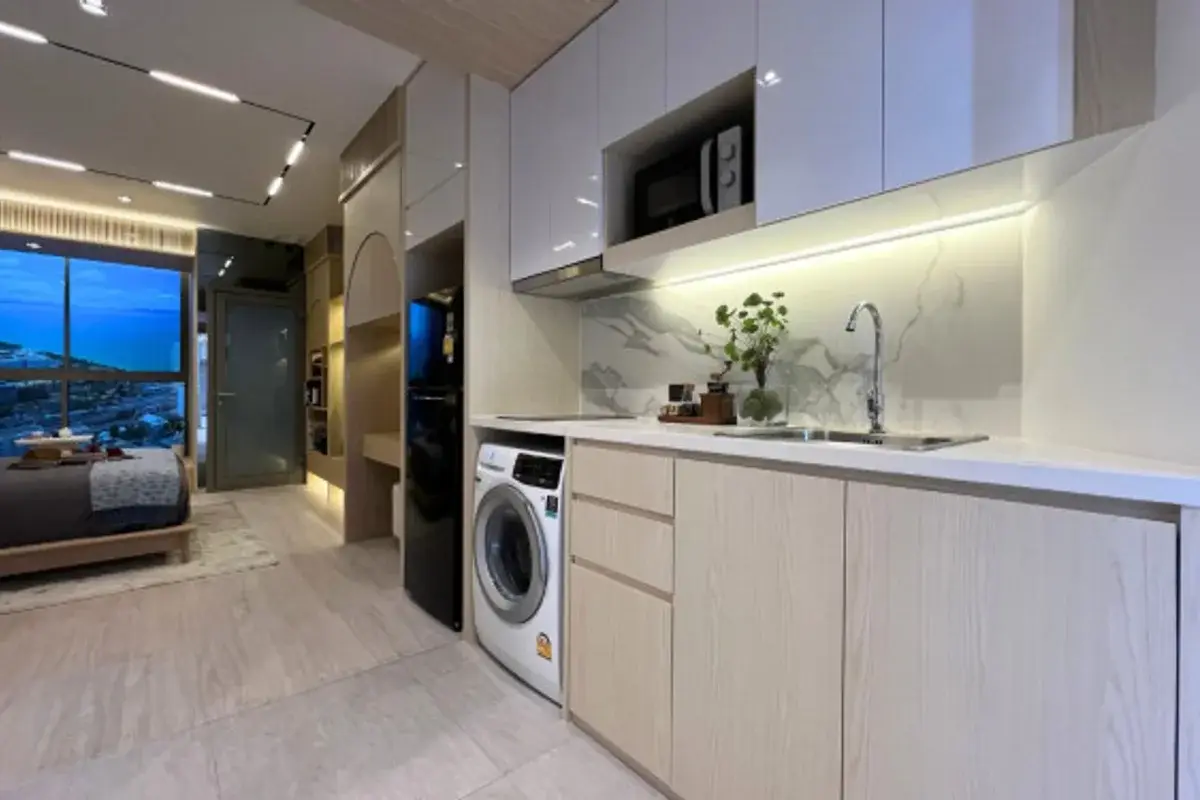 1 Bedroom Condo for Sale in SKYPARK Lucean Jomtien Pattaya spacious bedroom with king-size bed