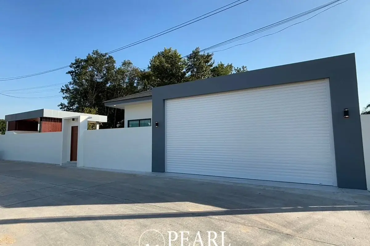 3 Bedroom House for Sale in East Pattaya living room with sofa