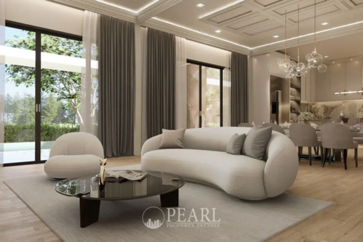 4 Bedroom House for Sale in Baan Mae 10 - Baan Mae Bibury master bedroom with ensuite