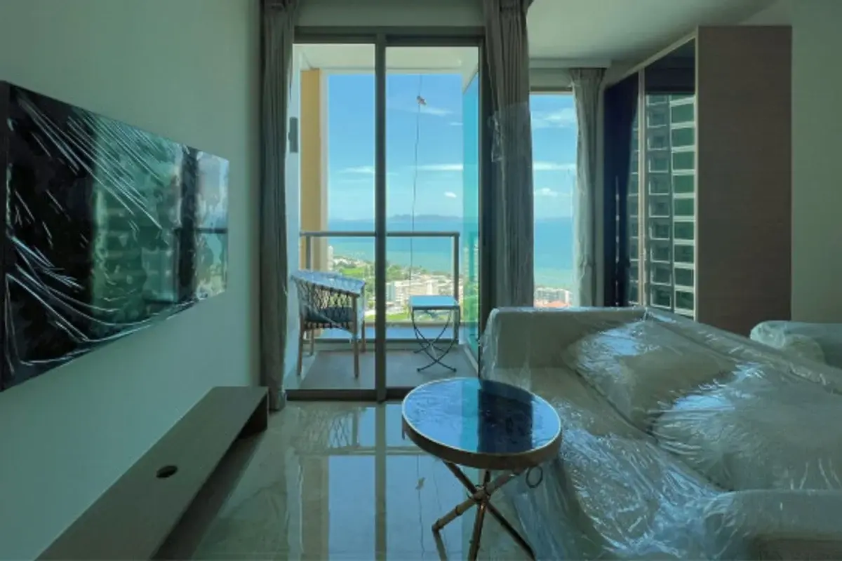 1 Bedroom Condo for Sale in Riviera Ocean Drive fully equipped kitchen with island