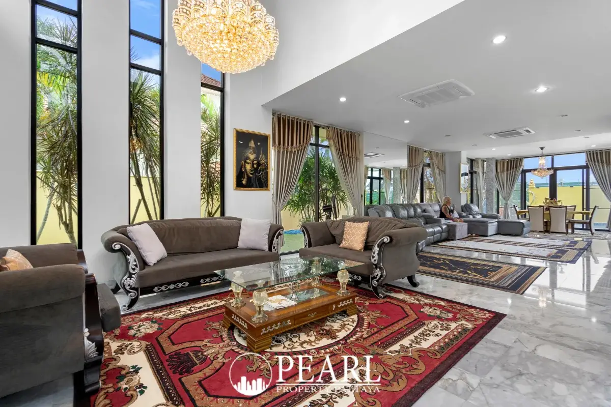 5 Bedroom House for Sale in Pattaya Paradise Village 2 modern kitchen with island