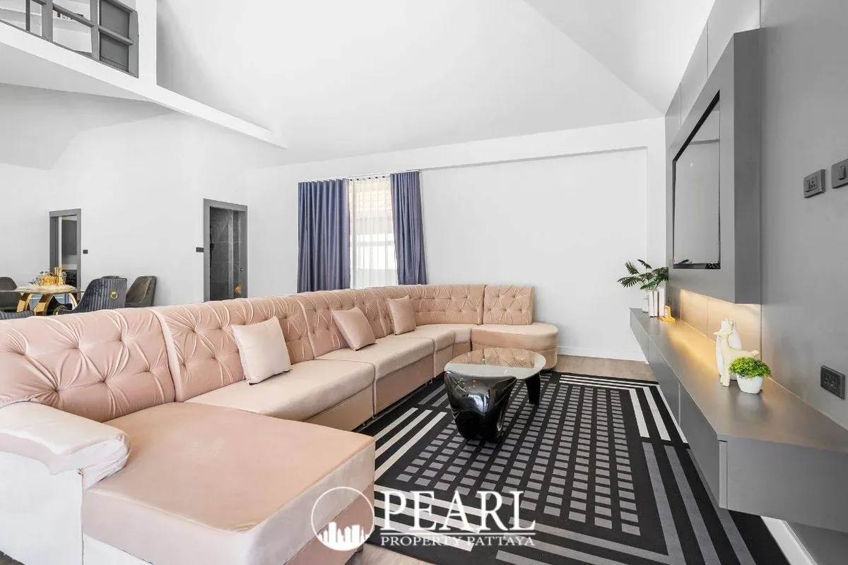 3 Bedroom House for Sale in East Pattaya modern kitchen