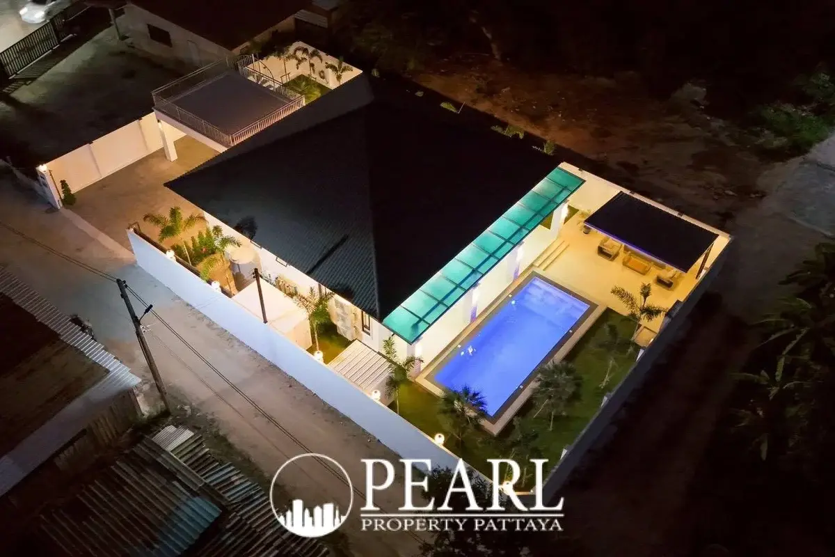 3 Bedroom House for Sale in L Pattaya spacious living room with sofa