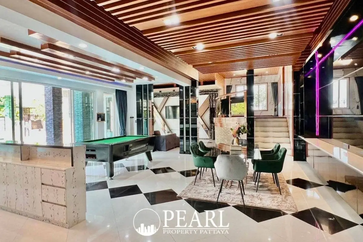 4 Bedroom House for Sale in Bang Lamung modern kitchen