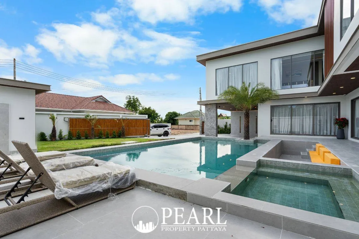 7 Bedroom House for Sale in Huay Yai swimming pool