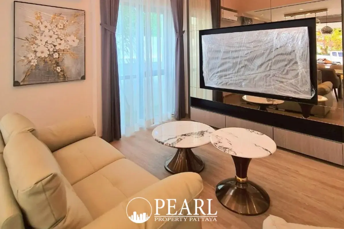 4 Bedroom House for Sale in Pattaya modern kitchen