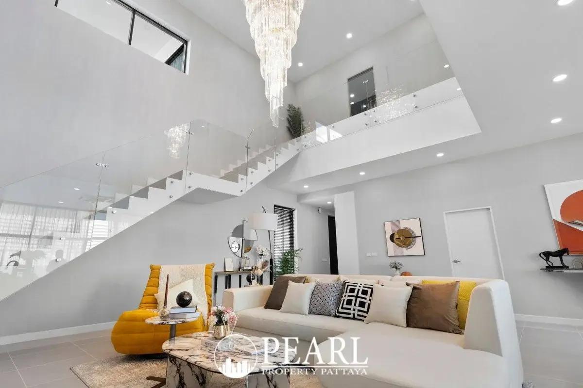 4 Bedroom House for Sale in Thamber Private Pool Villa master bedroom with en-suite bathroom