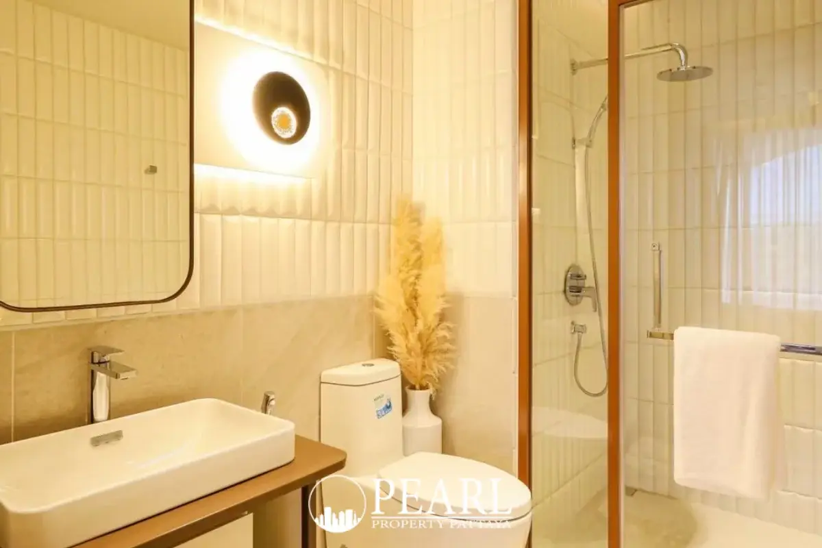 1 Bedroom Condo for Sale in Arom Jomtien comfortable bedroom with city views