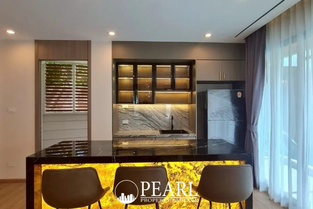 4 Bedroom House for Sale in Pattaya master bedroom