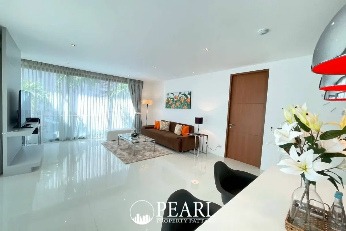 3 Bedroom Condo for Sale in The Sanctuary Wongamat master bedroom with en-suite bathroom