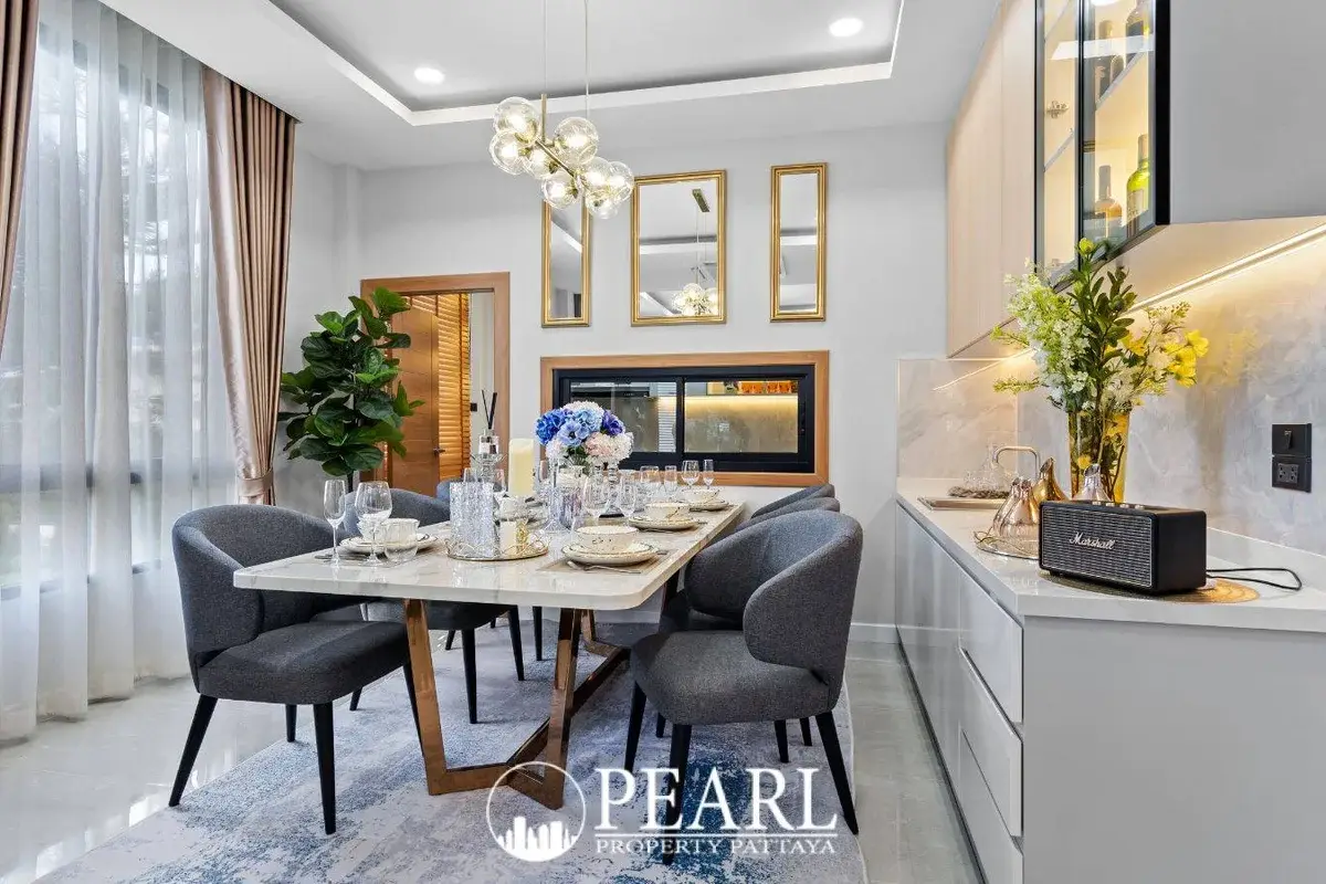 4 Bedroom House for Sale in Huay Yai spacious living room