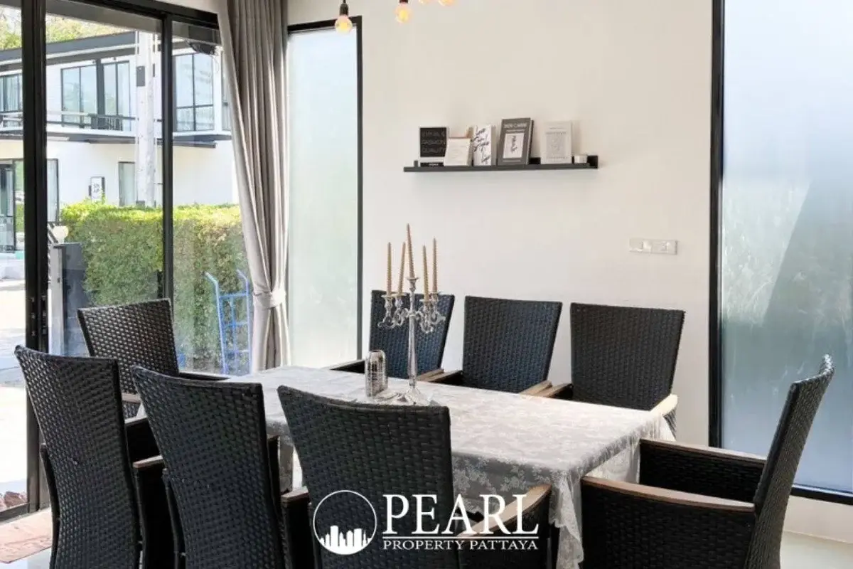 4 Bedroom House for Sale in Pattaya private swimming pool