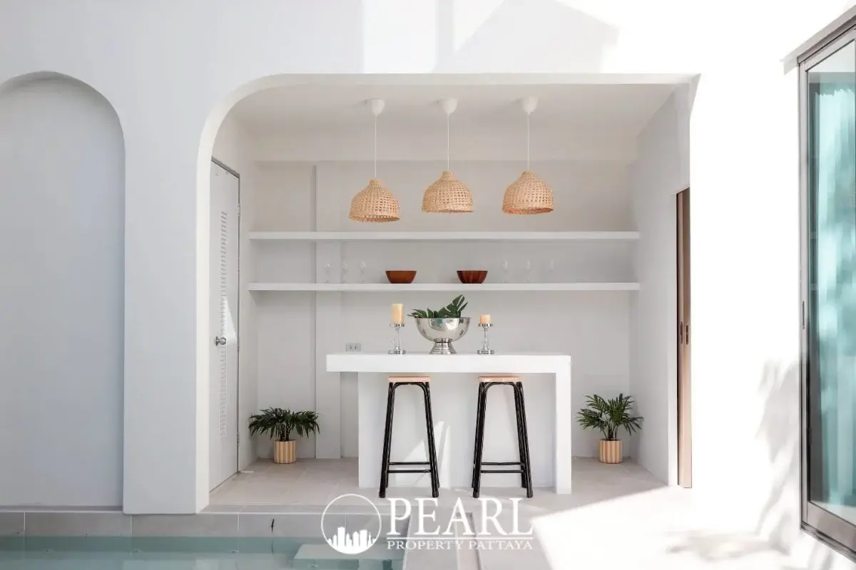 4 Bedroom House for Sale in Spring Town Pool Villa Pattaya modern kitchen with island