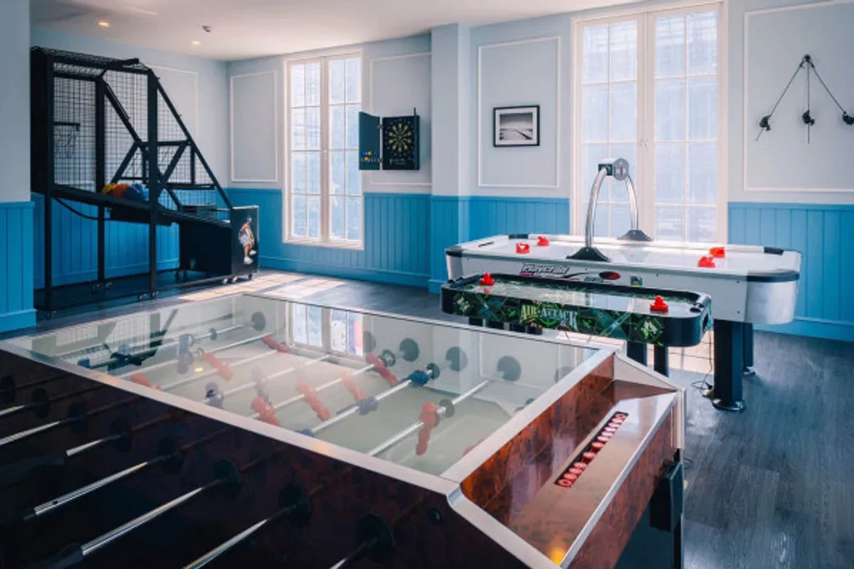 1 Bedroom Condo for Sale in Grand Florida Beachfront Condo Resort Pattaya bathroom with shower and vanity