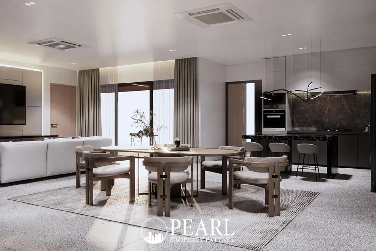 5 Bedroom Villa for Sale in Bang Lamung master bedroom with ensuite