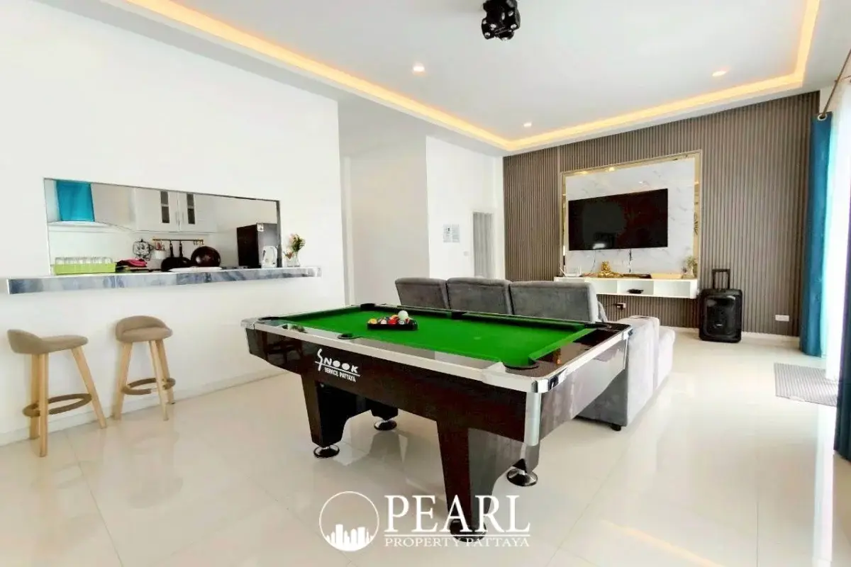 5 Bedroom House for Sale in Huay Yai modern kitchen with island