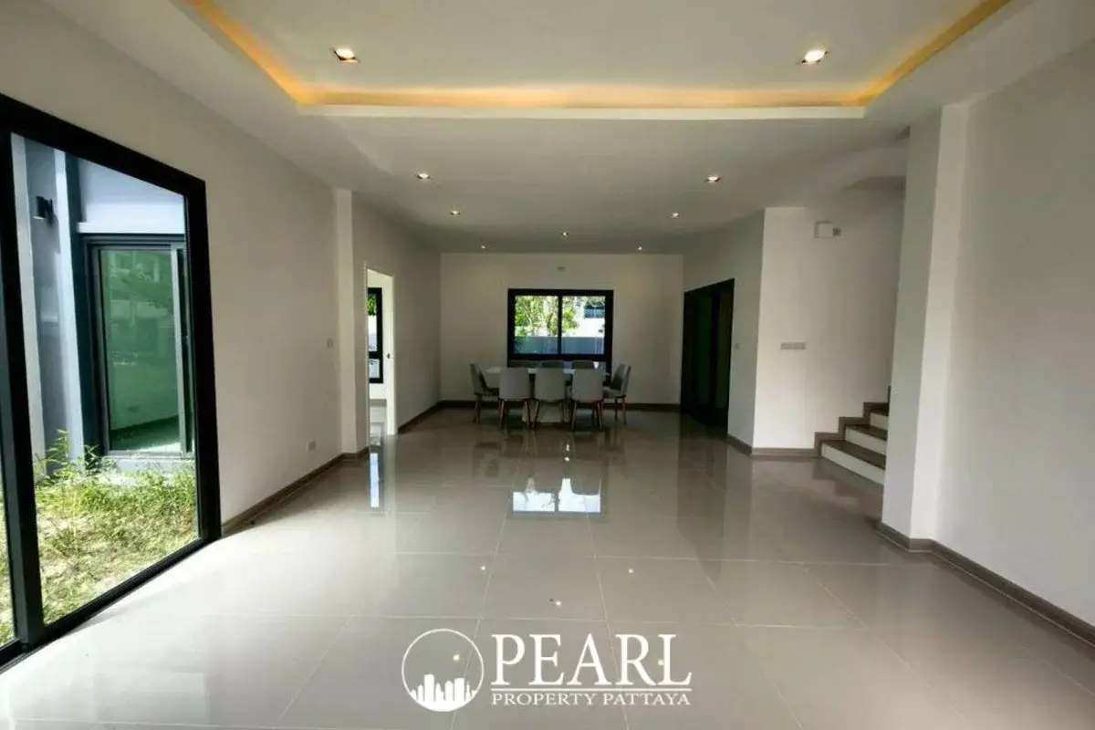 4 Bedroom House for Sale in Patta Element private swimming pool and garden