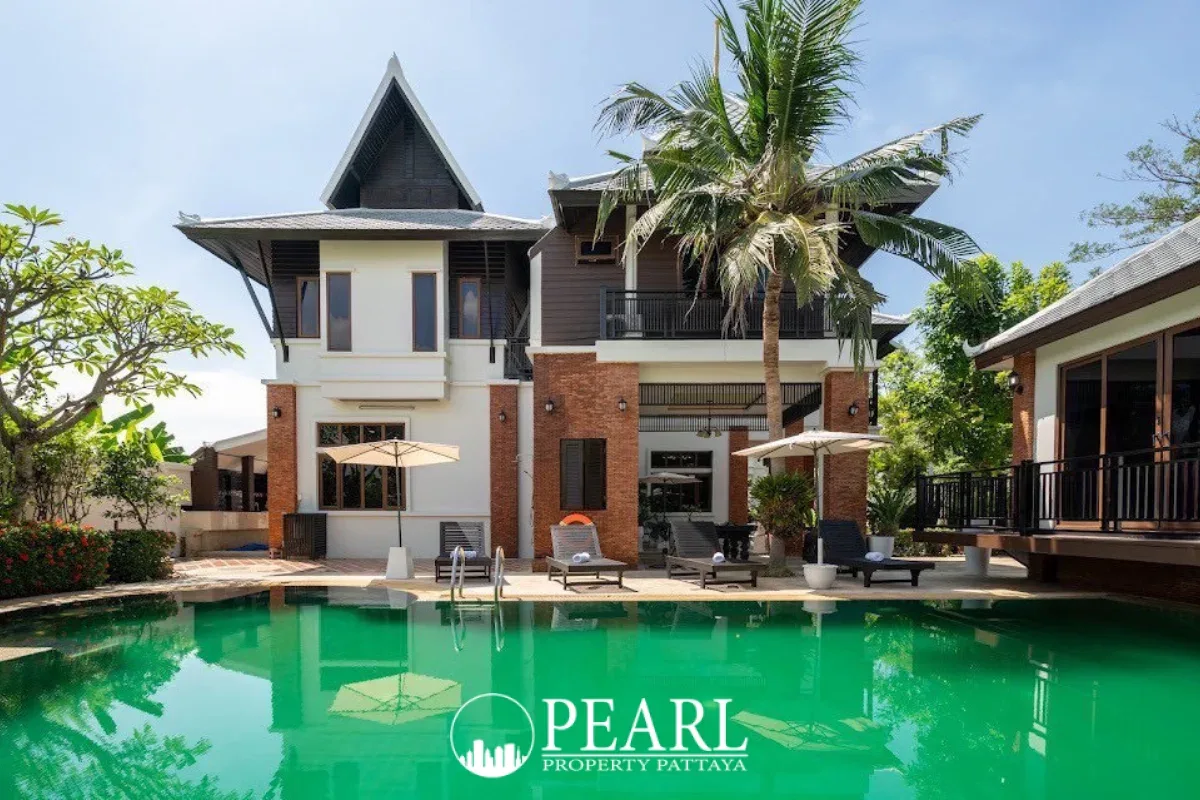 5 Bedroom House for Sale in East Pattaya exterior with garden