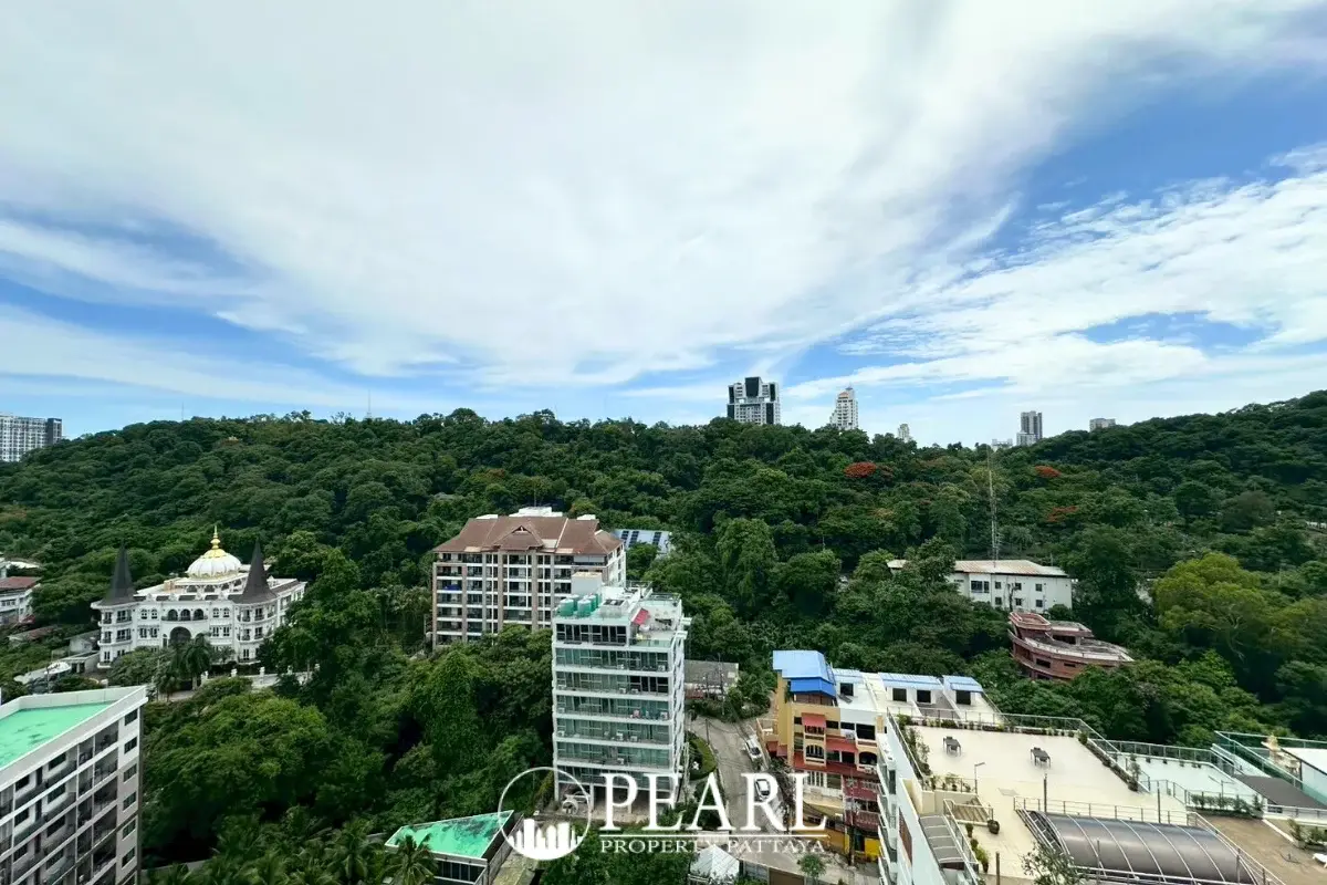2 Bedroom Condo for Sale in Pratumnak Hill second bedroom with twin beds and closet