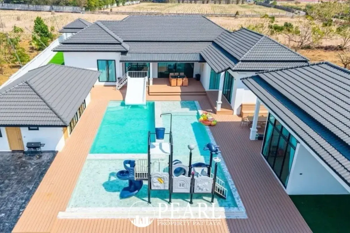 5 Bedroom House for Sale in Huay Yai exterior view