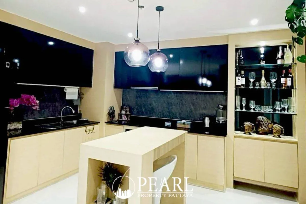 2 Bedroom Condo for Sale in Grande Caribbean stylish bathroom with walk-in shower