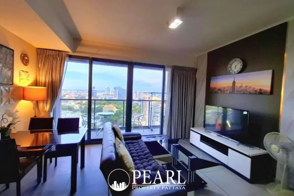 1 Bedroom Condo for Sale in Zire Wongamat modern bathroom with shower