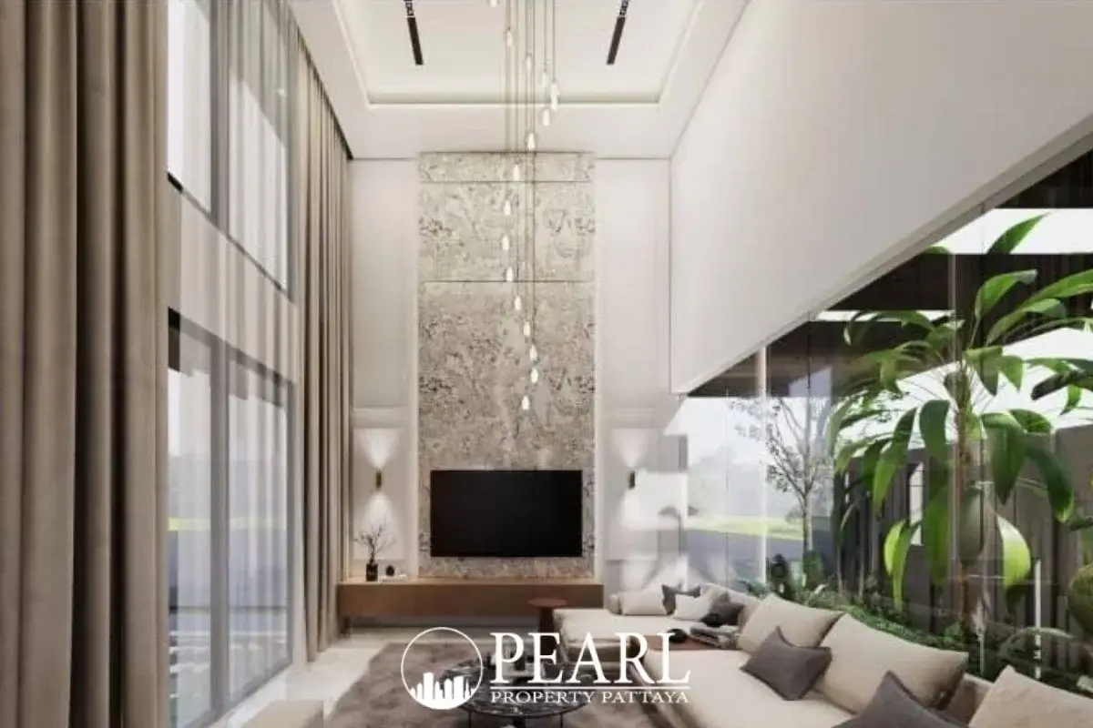 5 Bedroom House for Sale in L Pattaya private swimming pool with sun loungers