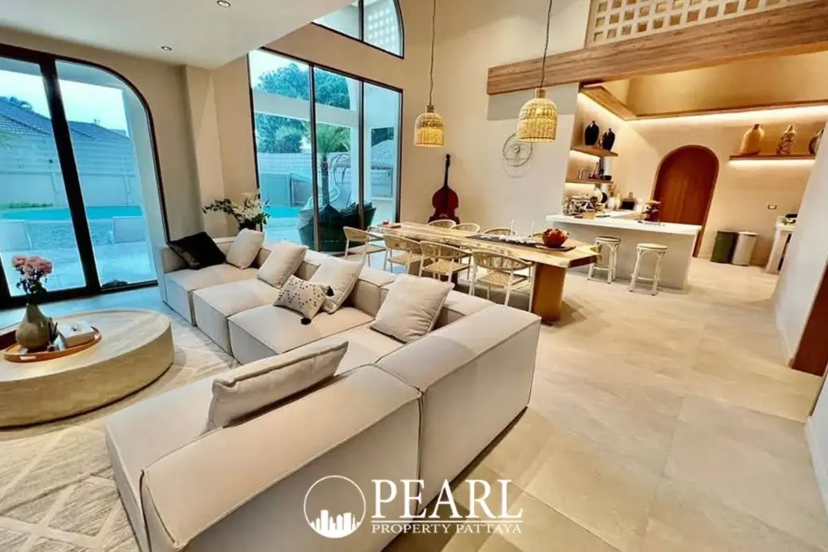 4 Bedroom House for Sale in Grand Breeze Luxury Pool Villas Pattaya modern kitchen