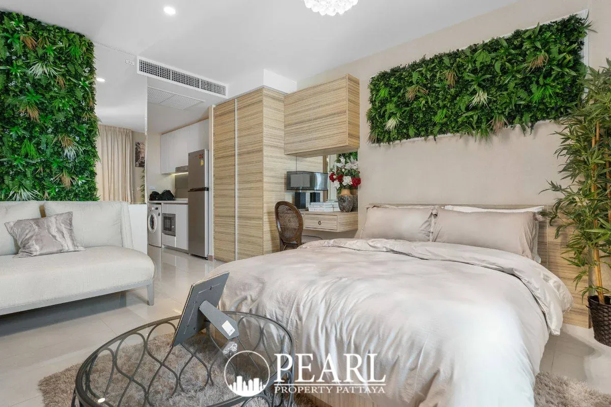 1 Bedroom Condo for Sale in The Riviera Jomtien bathroom with shower