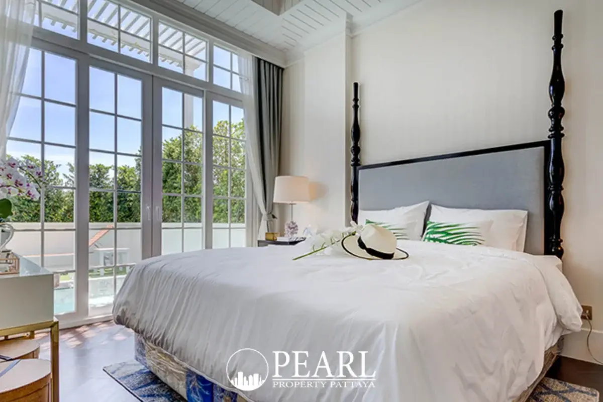 1 Bedroom Condo for Sale in The Grand Pattaya modern kitchen with appliances