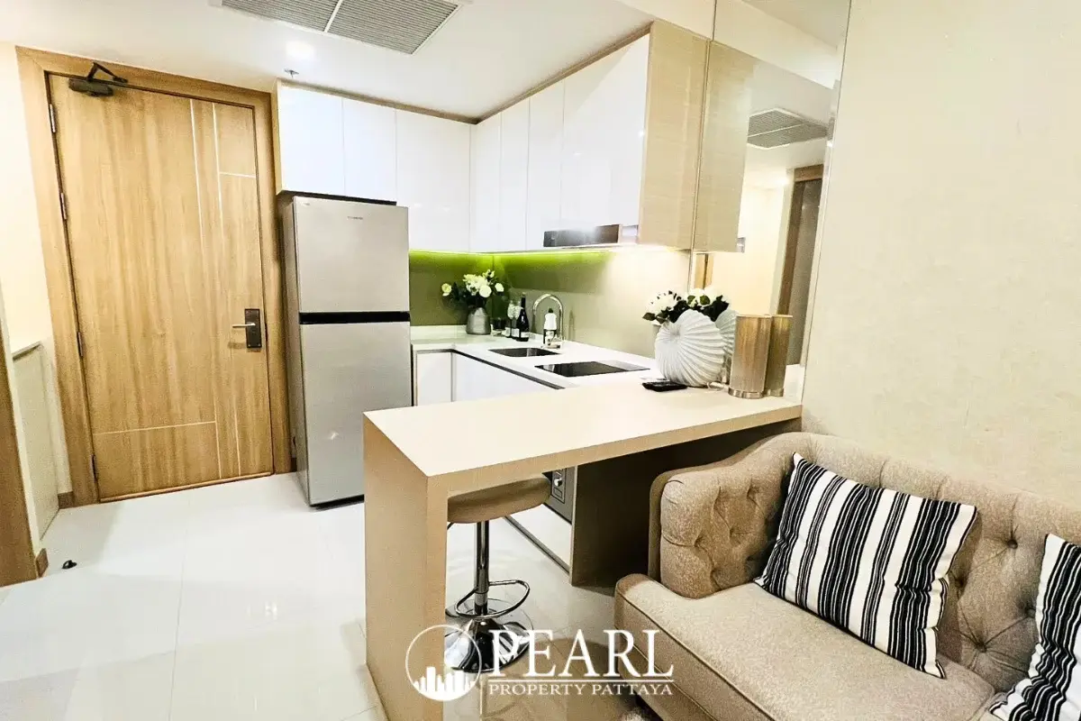 1 Bedroom Condo for Sale in The Riviera Jomtien bathroom with shower and vanity