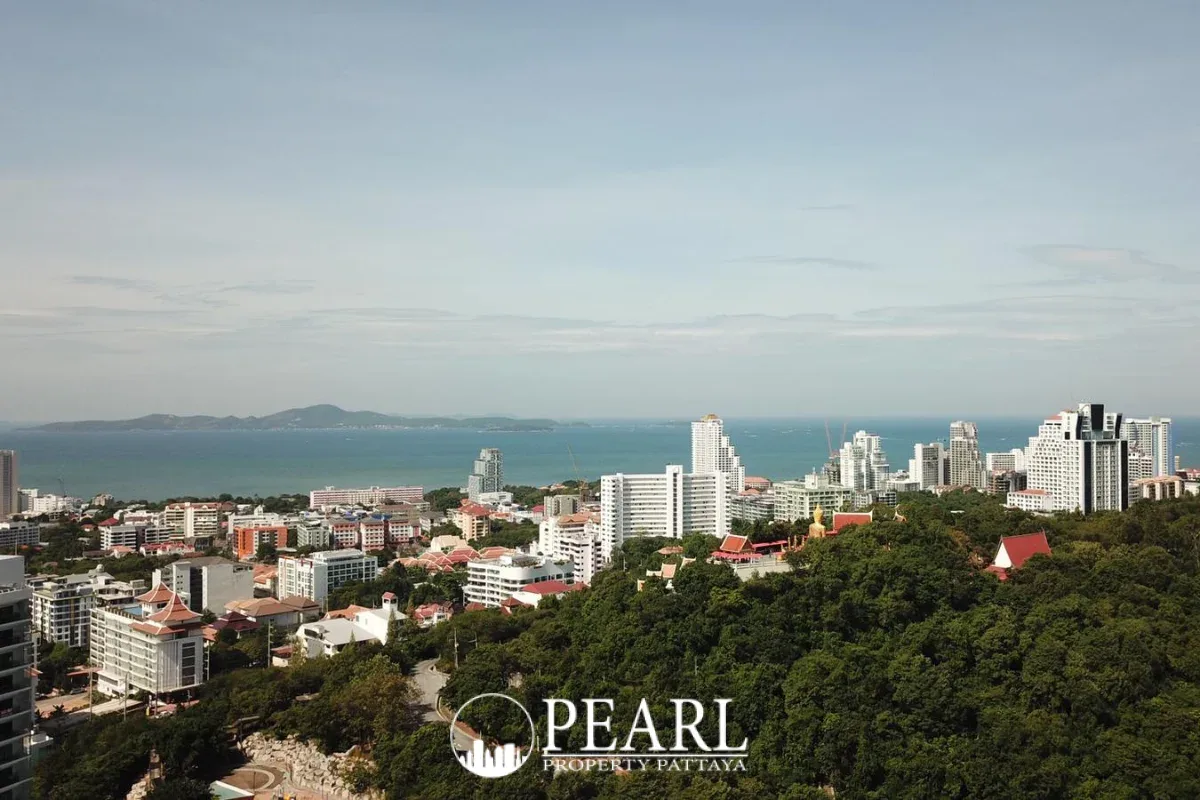 2 Bedroom Condo for Sale in Grand Solaire Pattaya second bedroom with twin beds