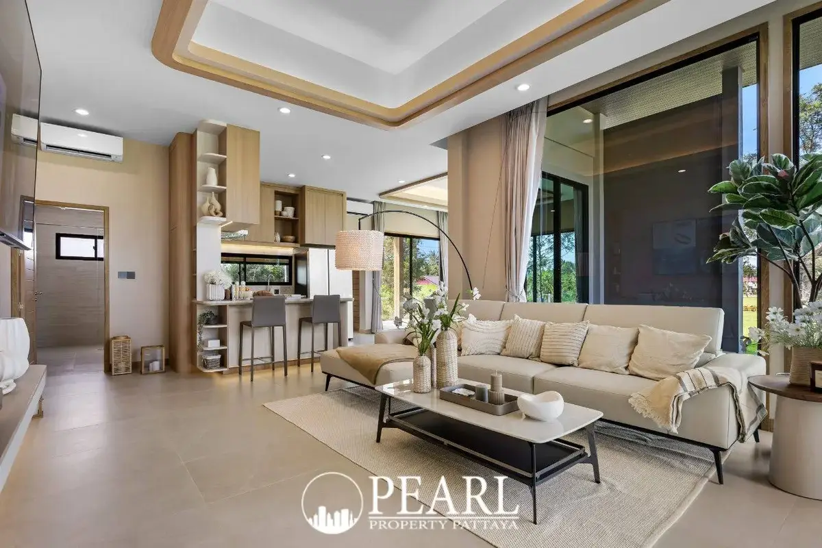 3 Bedroom House for Sale in Baan Pattaya 7 (Ascent) master bedroom with ensuite