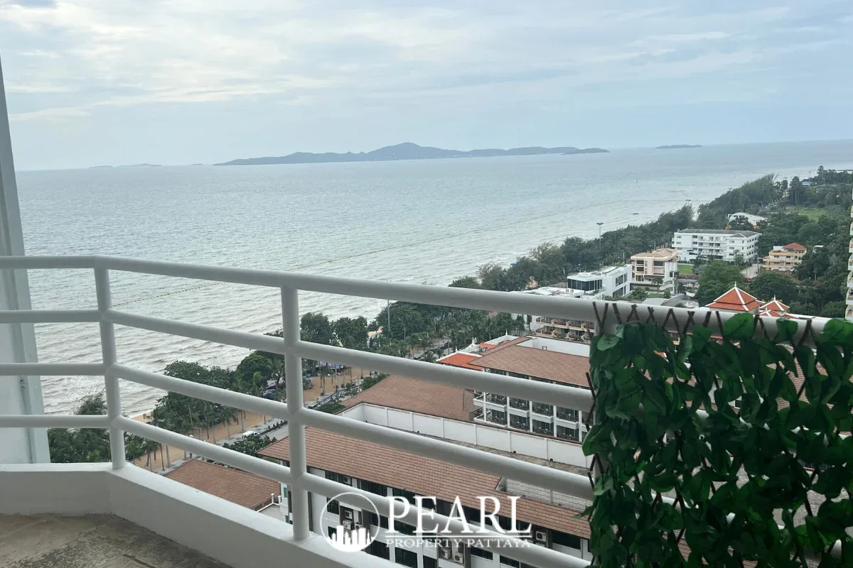 1 Bedroom Condo for Sale in View Talay 7 comfortable bedroom with bed