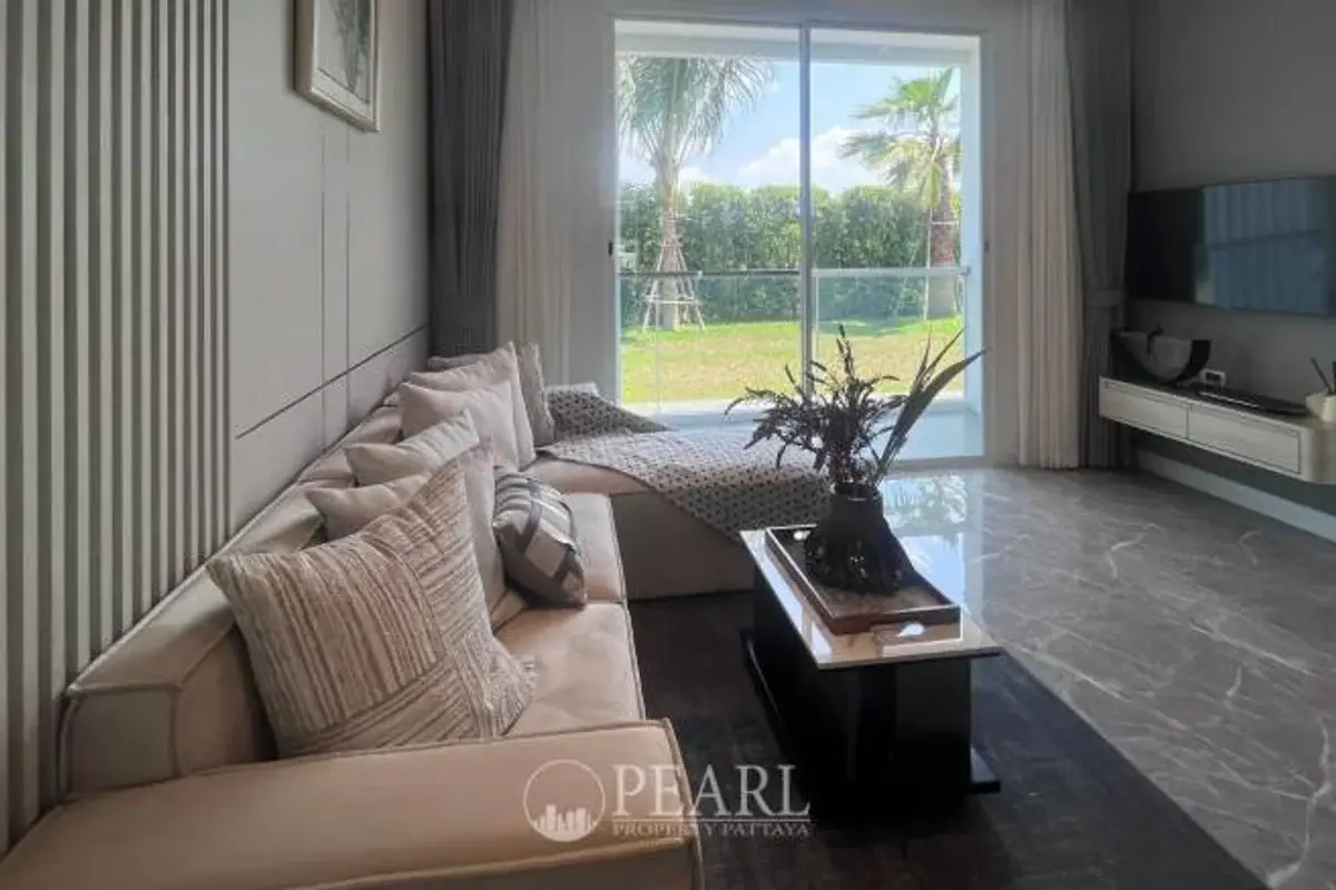 2 Bedroom Condo for Sale in The Coral Pattaya second bedroom with twin beds