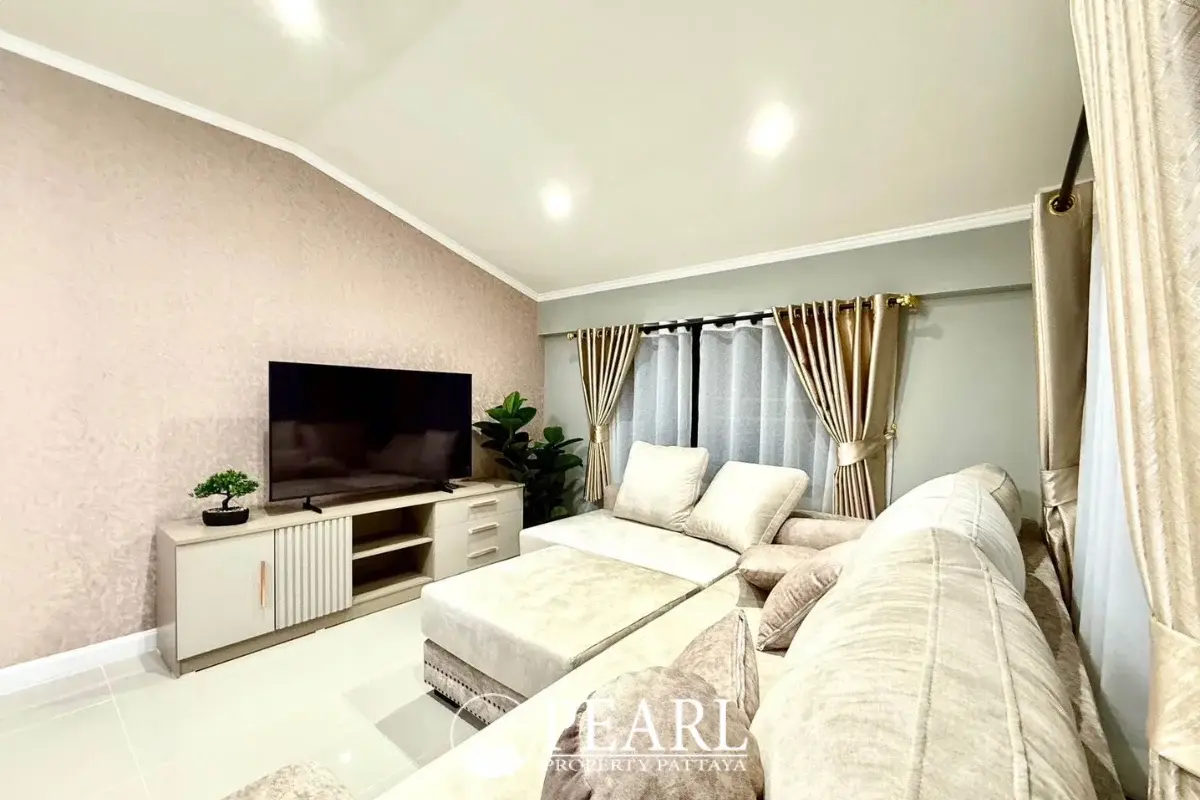 4 Bedroom House for Sale in Wantana Village spacious living room with modern furniture