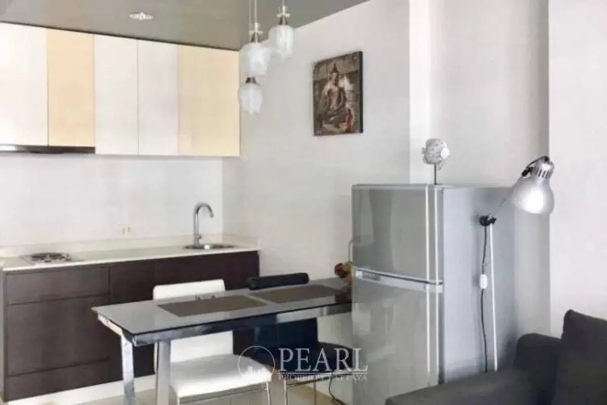 1 Bedroom Condo for Sale in The Gallery Condominium modern kitchen with appliances
