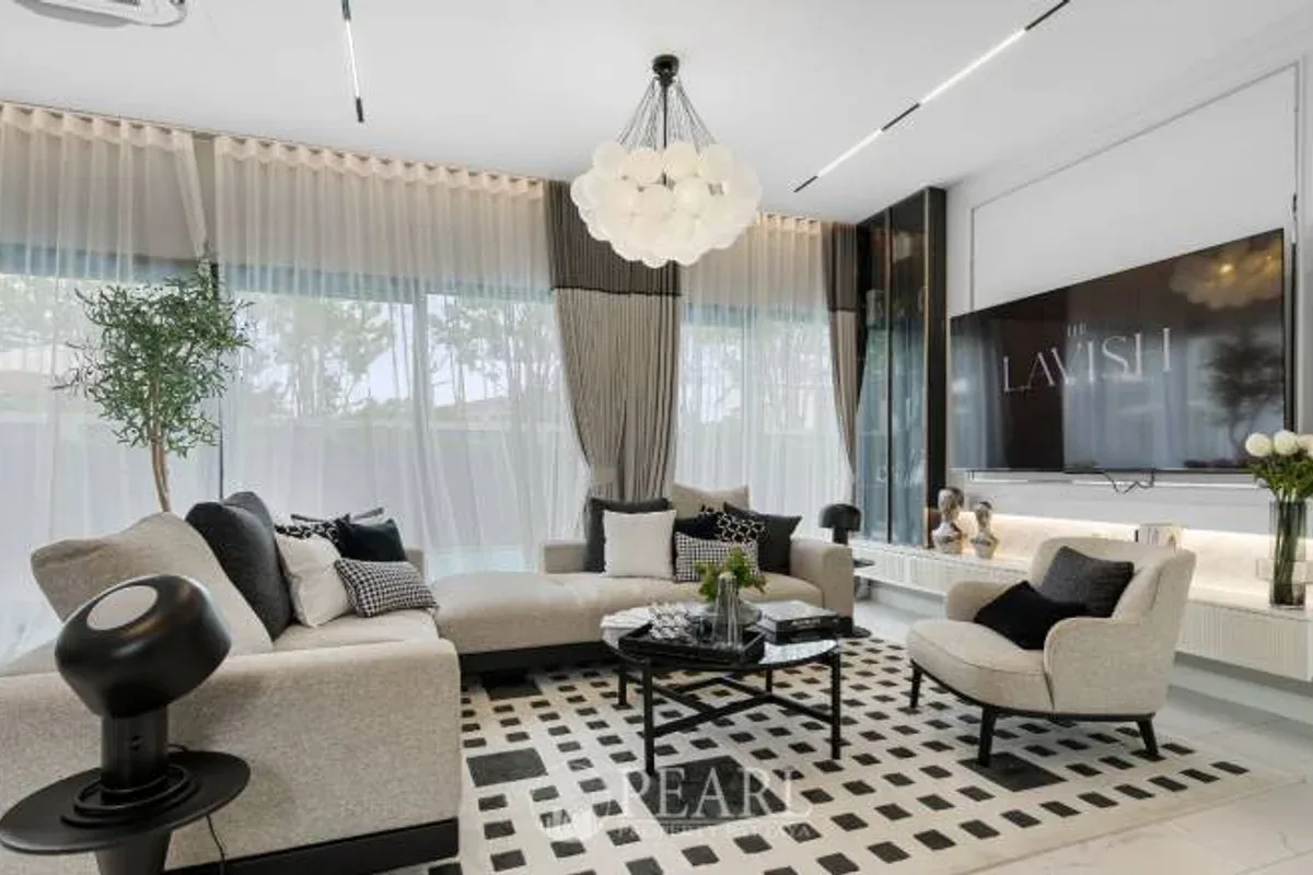 4 Bedroom House for Sale in The Lavish private swimming pool