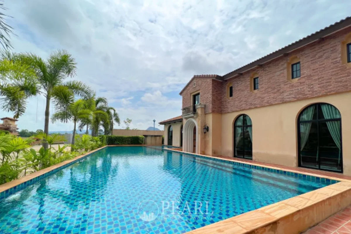 3 Bedroom House for Sale in Nusa Chivani Pattaya modern kitchen