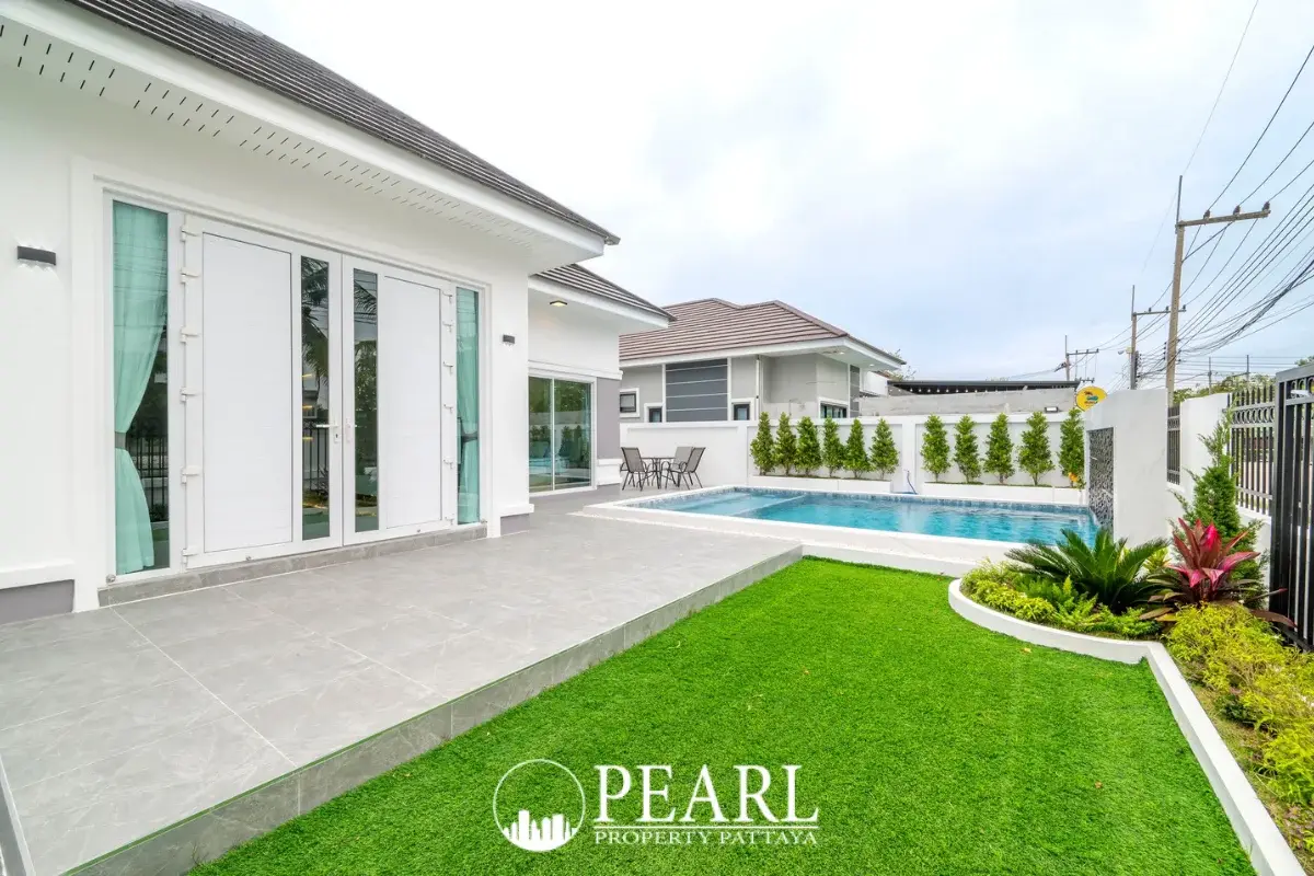 3 Bedroom House for Sale in East Pattaya master bedroom