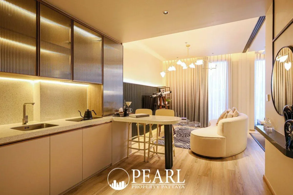 1 Bedroom Condo for Sale in Arom Jomtien luxurious bathroom with walk-in shower
