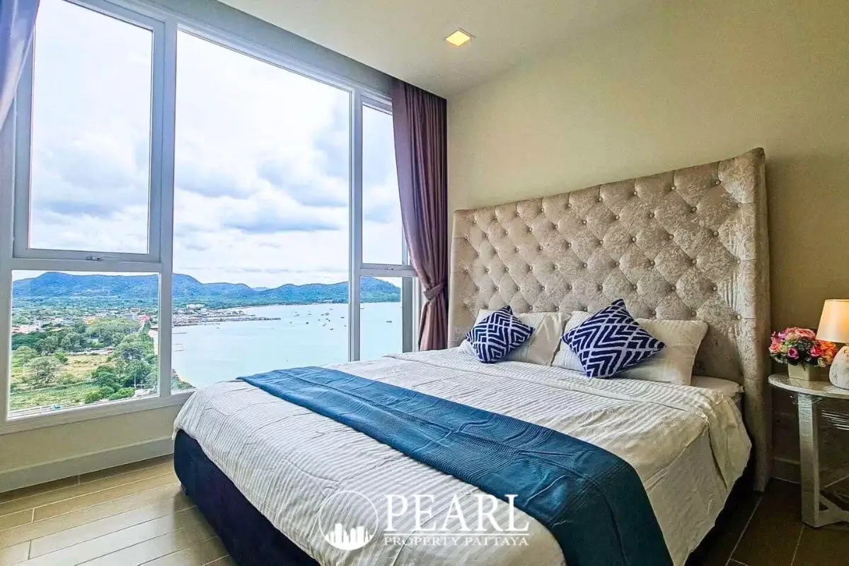 1 Bedroom Condo for Sale in Del Mare spacious bedroom with large bed