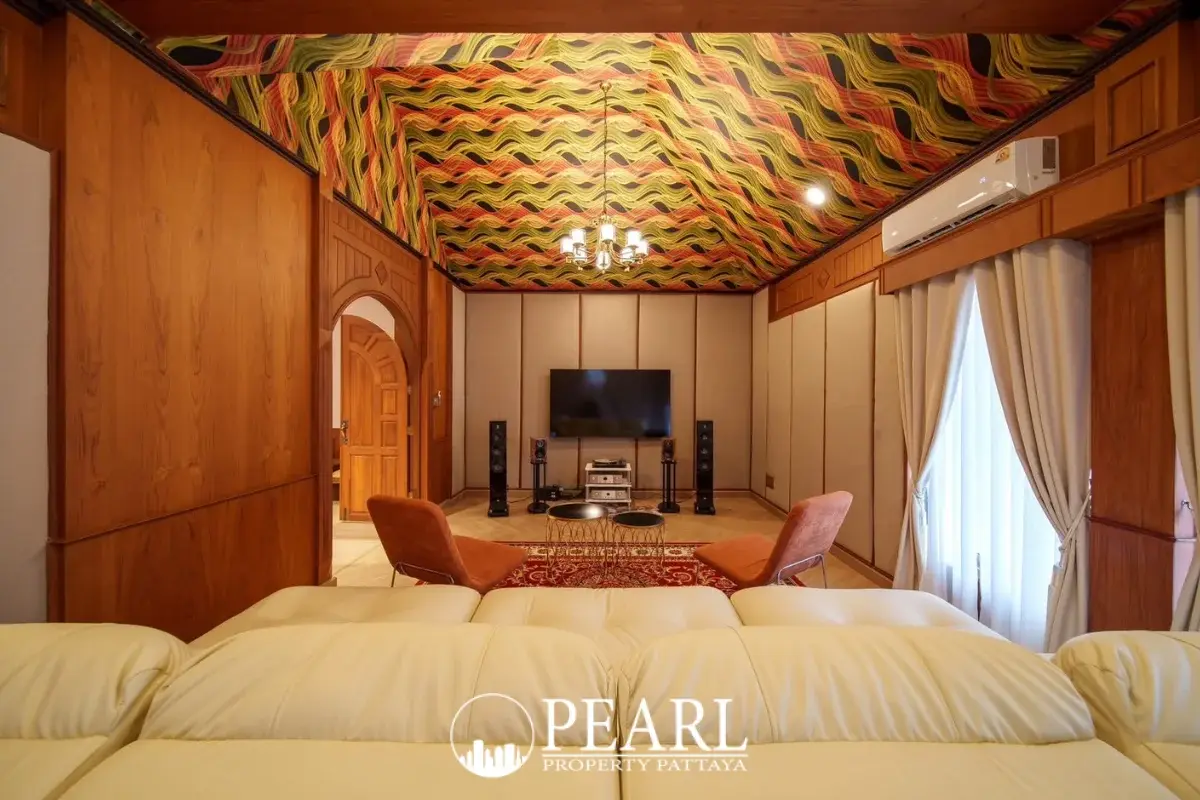 4 Bedroom House for Sale in Pattaya Hill 2 private swimming pool